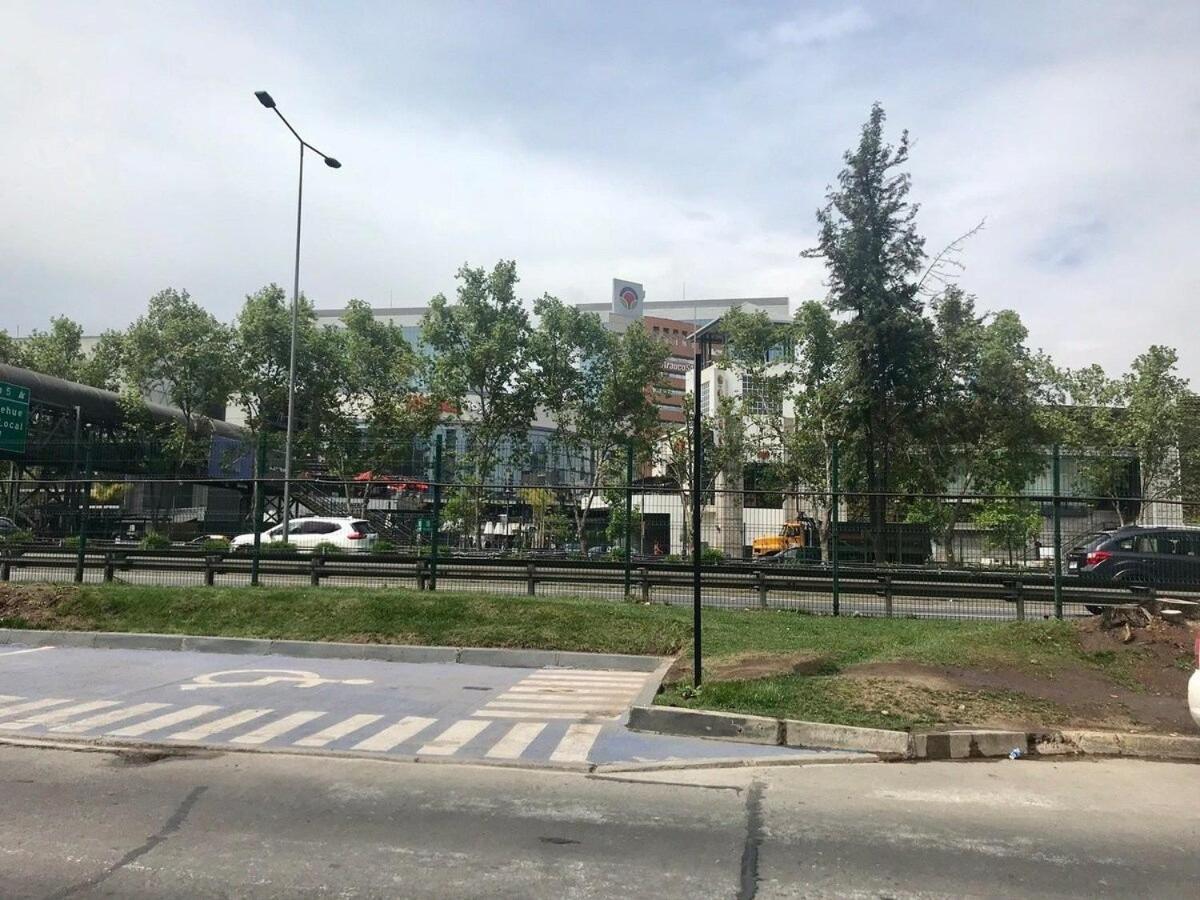 Mirando A Parque Arauco Apartment Santiago Exterior photo